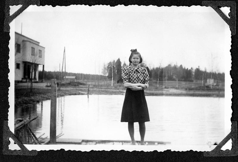 helka_laiturilla.jpg
